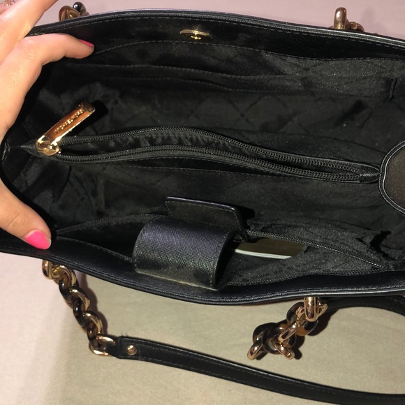 Michael Kors purse - Picture 4 of 7